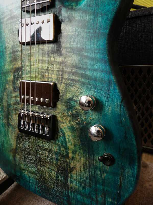 Hilditch Guitars T-Bone Turquoise Controls